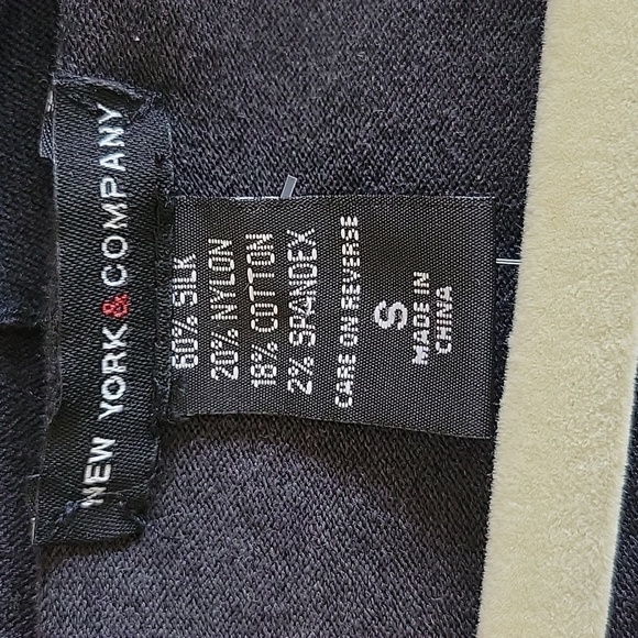 Nwt NEW YORK & COMPANY GREY TWIST FRONT 3/4 SLEEVE SILK TOP SMALL - Picture 10 of 13